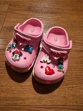 Minnie Mouse Crocs 6c